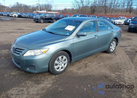 2010 Toyota Camry Le z USA, uszkodzony, nr VIN 4T1BF3EK0AU566247